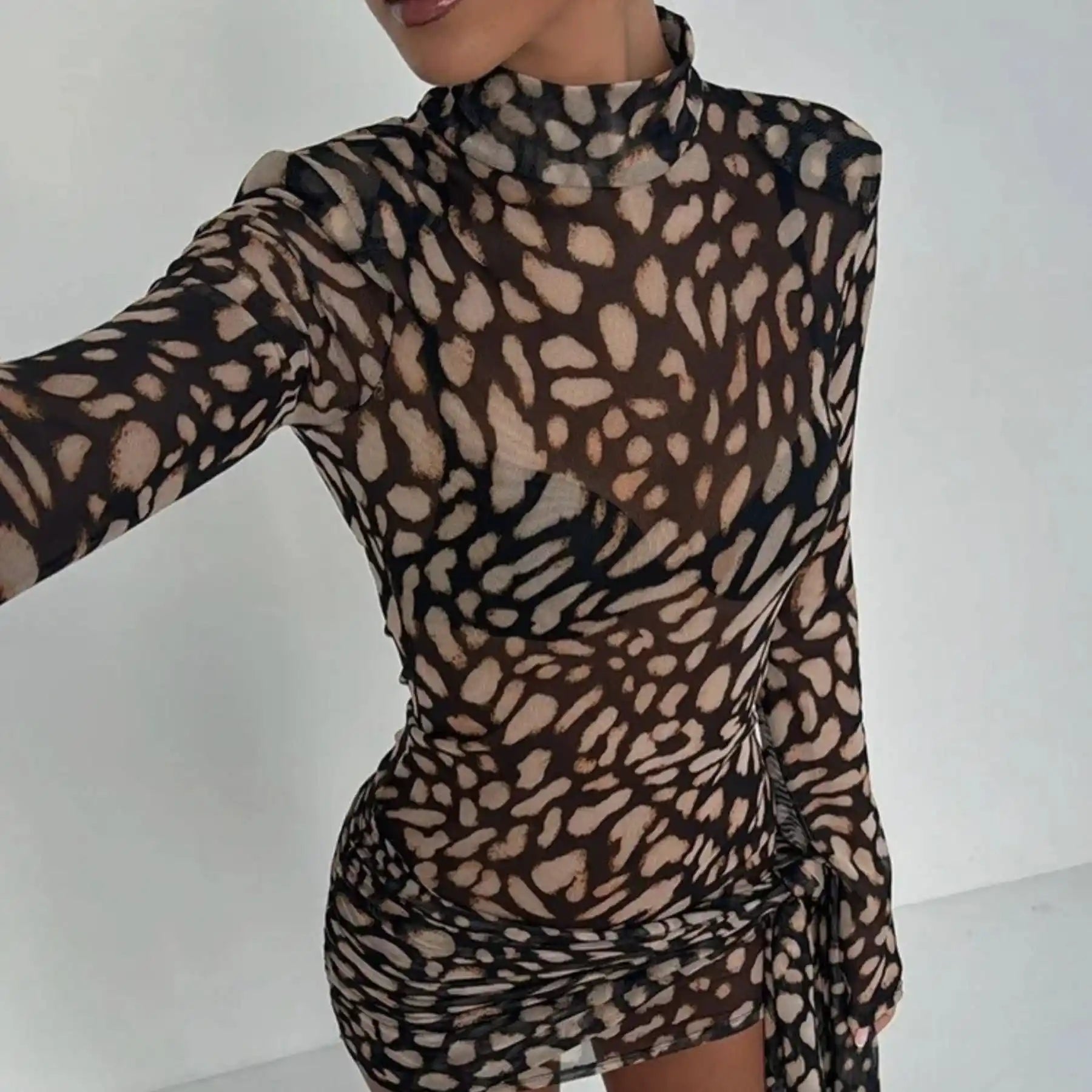 Vestido Leopardo estampa animal print - Mangas longas e elegância moderna