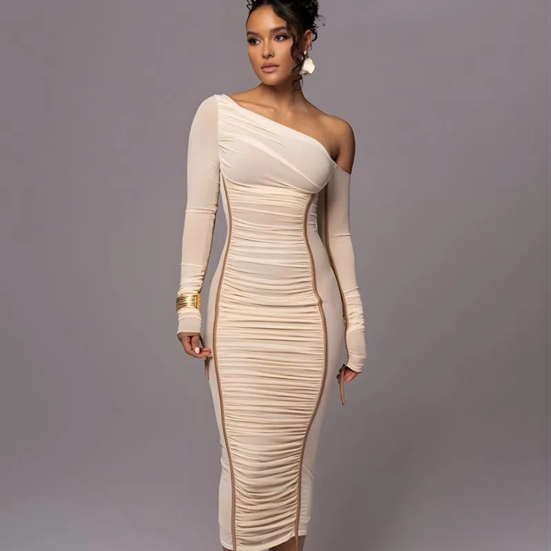 Vestido Longo Diamora bege - Gola diagonal e design sofisticado