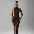 Vestido Longo Roya marrom - Modelagem plissada para festas e casamentos