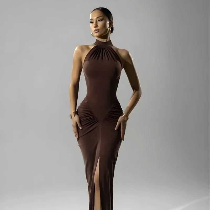 Vestido Longo Roya marrom - Modelagem plissada para festas e casamentos