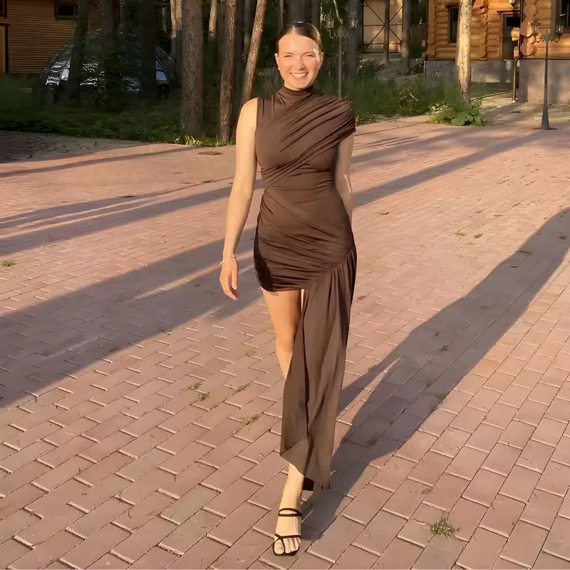 Vestido marrom Saphire GiBoutique - Decote redondo e modelagem tubinho